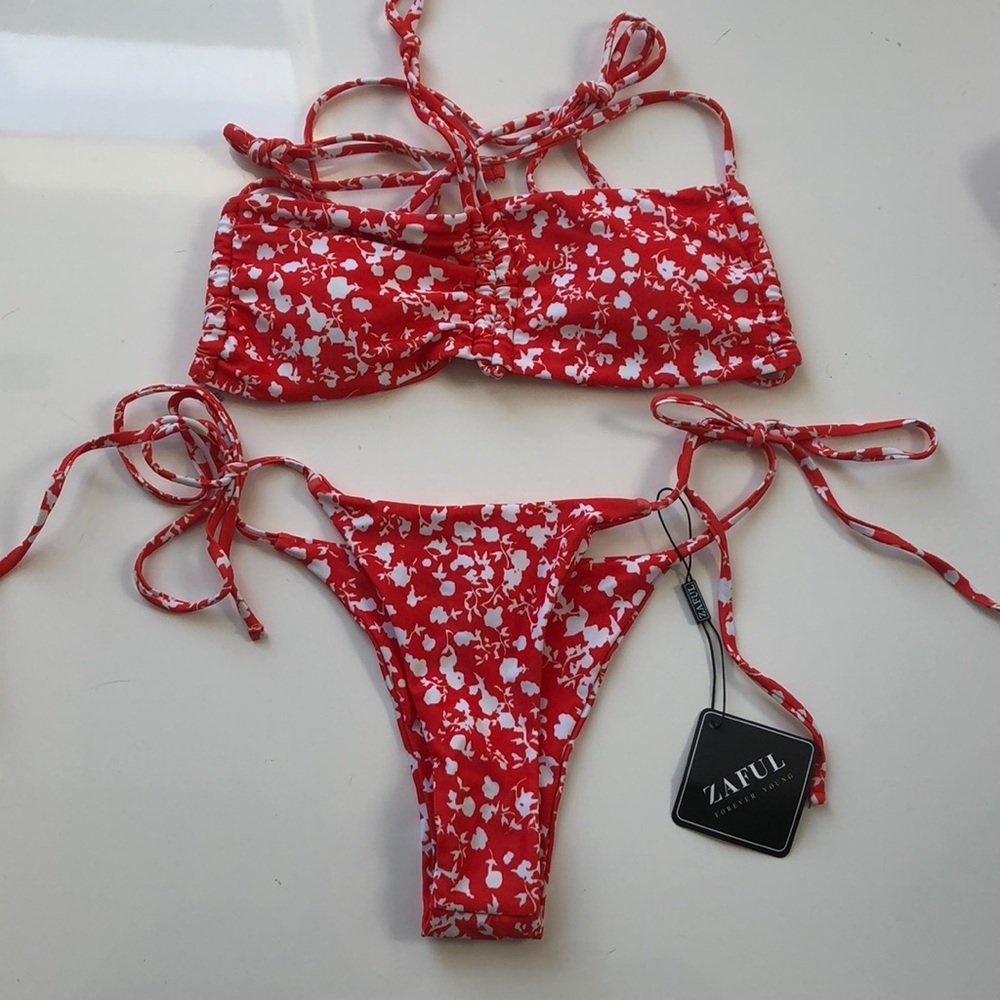 RED FLORAL BIKINI SIZE SMALL STRING BOTTOM NWT
